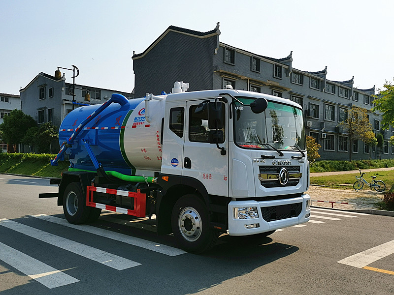 東風12方吸污車